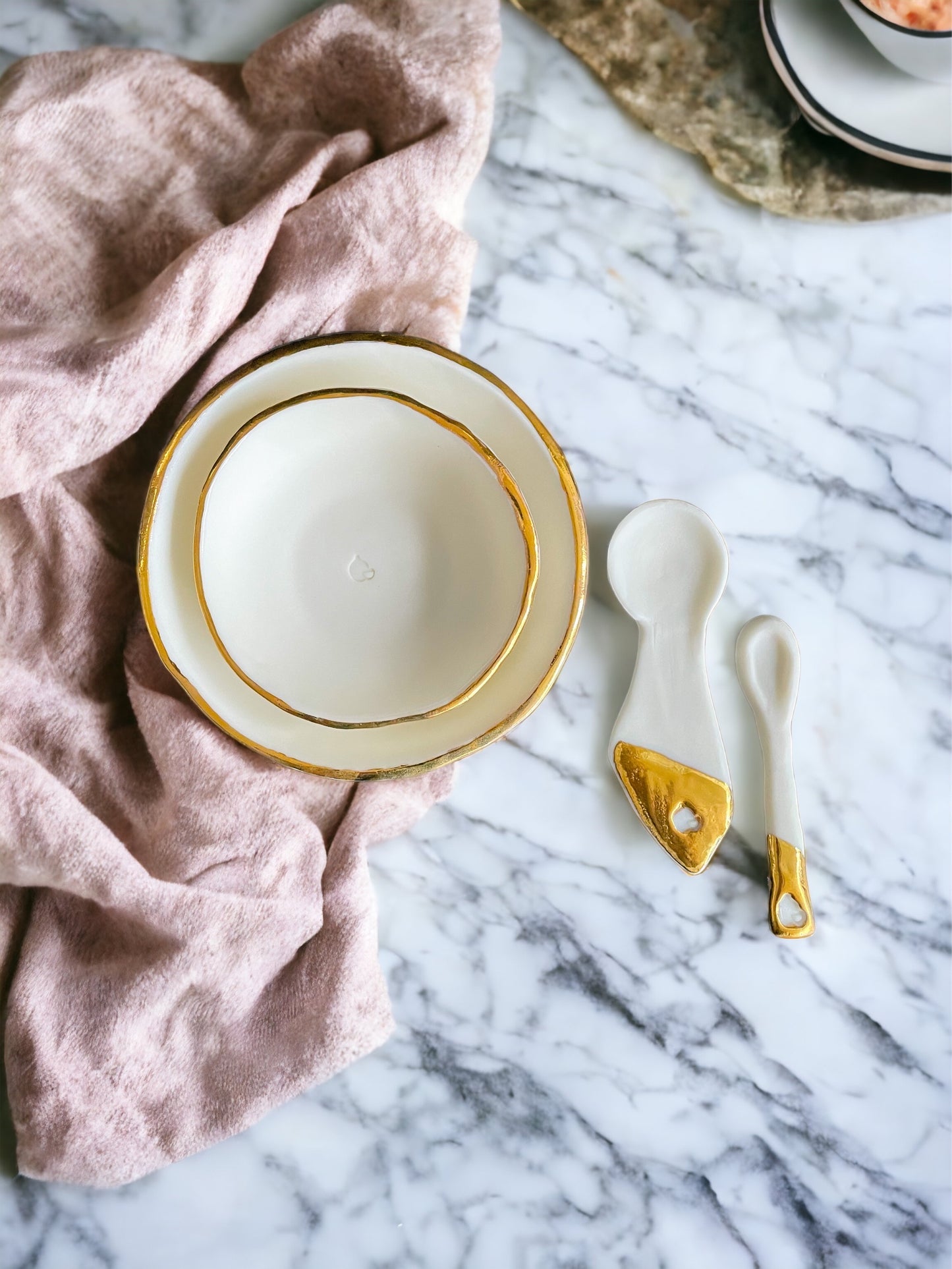 Gold Cheeseboard & Cutlery set (7 pieces)